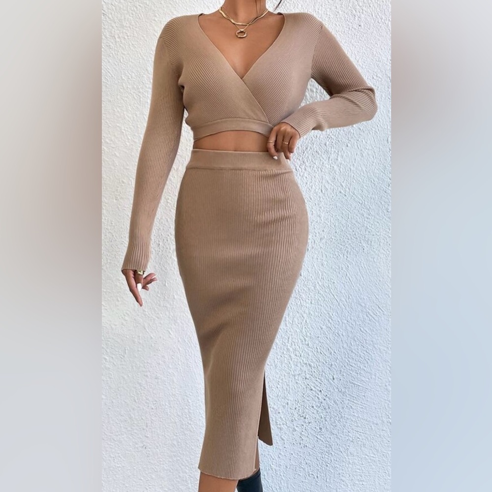 💖5 for $25 bundle deal💖
Chic Tan 2 piece dress